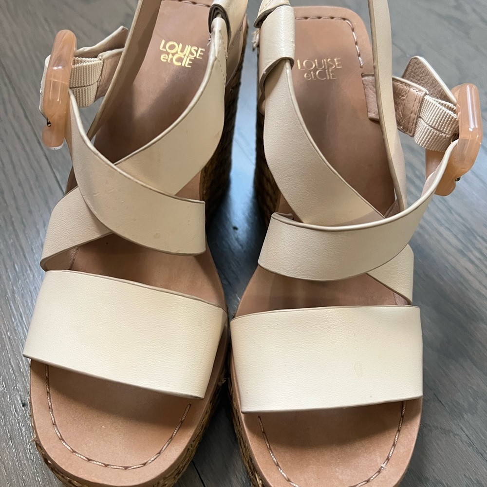 Beautiful, comfortable sandals, 3 inch heel, off white color